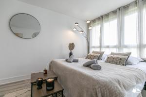 Ένα ή περισσότερα κρεβάτια σε δωμάτιο στο MBA - Jarry Splendide Appart Proche Château de Vincennes