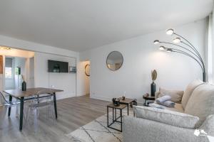 Μια τηλεόραση ή/και κέντρο ψυχαγωγίας στο MBA - Jarry Splendide Appart Proche Château de Vincennes