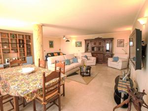 een woonkamer met een tafel en een bank bij Apartment Primavera - PGI131 by Interhome in Poggi