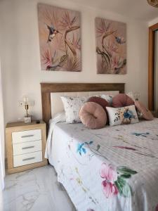 Posteľ alebo postele v izbe v ubytovaní ÁTICO DUPLEX ESPECTACULAR MARMOLADO con PISCINA PRIVADA!
