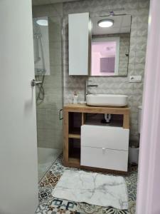 Kúpeľňa v ubytovaní ÁTICO DUPLEX ESPECTACULAR MARMOLADO con PISCINA PRIVADA!
