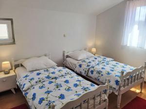 Posteľ alebo postele v izbe v ubytovaní Apartment Ana-2 by Interhome