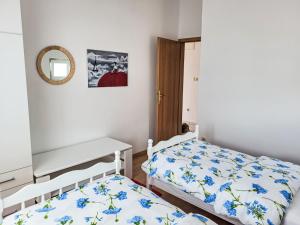 Posteľ alebo postele v izbe v ubytovaní Apartment Ana-2 by Interhome
