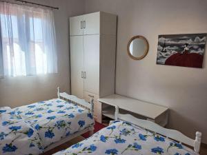 Posteľ alebo postele v izbe v ubytovaní Apartment Ana-2 by Interhome