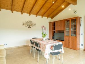 Φωτογραφία από το άλμπουμ του Apartment Tondo-2 by Interhome σε Castelveccana +28 φωτογραφίες