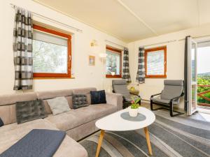 ein Wohnzimmer mit einem Sofa und einem Tisch in der Unterkunft Holiday Home Toth - BAC109 by Interhome in Badacsony