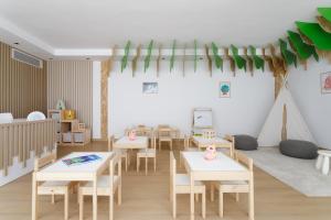 a classroom with tables and chairs in a room at Melia Alicante in Alicante