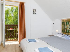 Łóżko lub łóżka w pokoju w obiekcie Apartment Kemping by Interhome