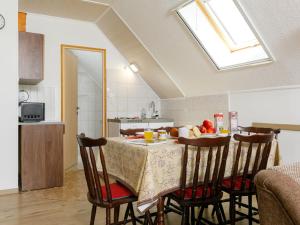 Kuchnia lub aneks kuchenny w obiekcie Apartment Kemping by Interhome