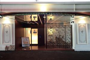 a entrance to a building with a door with a sign at hotel SWEET SEASON in Hashima