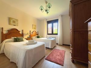 A bed or beds in a room at Villa Tia Toni - 1002 Még 22 kép