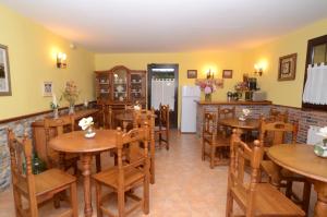 A restaurant or other place to eat at Villa Tia Toni - 1002