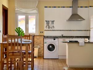 A kitchen or kitchenette at Villa Tia Toni - 1002