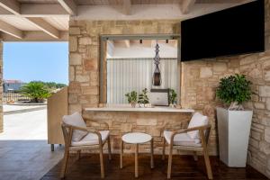 Balkón nebo terasa v ubytování Celestial Lindos Suites
