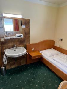 Koupelna v ubytování Hotel LukasMayr