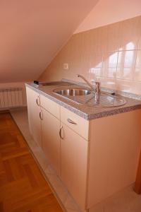 Fotografie z fotogalerie ubytování Apartmani Ivanka Prpić v destinaci Senj + 100 fotografií