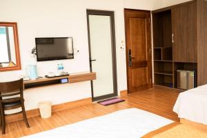 Μια τηλεόραση ή/και κέντρο ψυχαγωγίας στο Lux Hotel FLC Sầm Sơn +20 φωτογραφίες