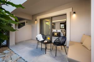 Posezení v ubytování Celestial Lindos Suites