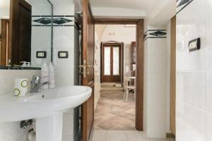 a bathroom with a sink and a mirror at Appartamento Vintage con Balcone by Wonderful Italy in Ostuni