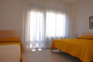 A bed or beds in a room at La Marina 2