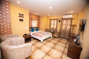 Letto o letti in una camera di Hong Si Hotel- A Home Away from Home