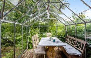 Vrt pred nastanitvijo Amazing Home In Faxe With Wifi