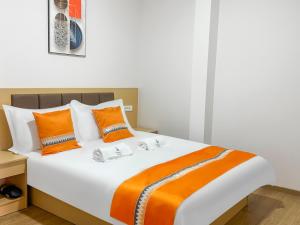 Orange inn Apartment 桔子酒店客房内的一张或多张床位