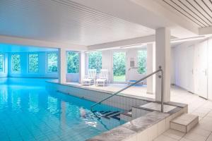 Hồ bơi trong/gần Apt Marlis 180 lake view Swimming Pool and Parking