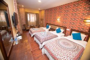 Letto o letti in una camera di Hong Si Hotel- A Home Away from Home