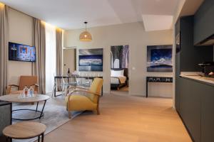 Телевізор і / або розважальний центр в Palais Ségurane Boutique Hôtel