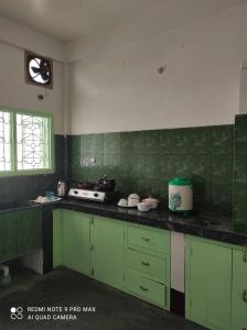 A kitchen or kitchenette at Axom Aura