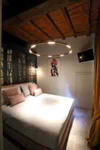 a bedroom with a large white bed in a room at Casa Mandelli in Alba