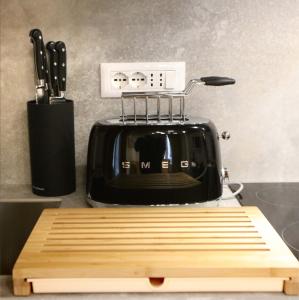 a black toaster sitting on top of a counter at Casa Mandelli in Alba