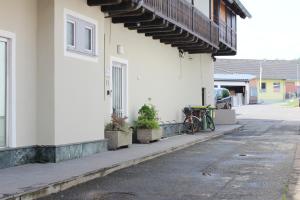 a bike parked on the side of a building at 135qm im Herzen Trofaiachs HS49 in Trofaiach