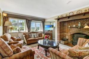 Posezení v ubytování Oare Manor Cottage