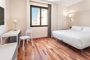 Postel nebo postele na pokoji v ubytování B&B HOTEL Cartagena Cartagonova
