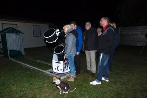 a group of people standing next to a machine with a dog at Ferienhäuser im Sternenpark in Lochow