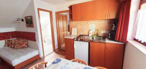 Dapur atau dapur kecil di Apart Júlia Villa