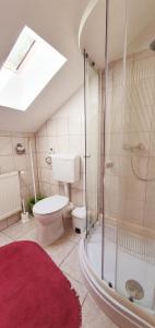 A bathroom at Apart Júlia Villa