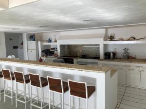 Köök või kööginurk majutusasutuses Villa d'architecte sur la plage 4 chambres +19 fotot