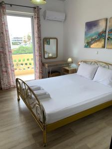 Posteľ alebo postele v izbe v ubytovaní ''Armens luxury home'' 3 minutes from the beach by foot