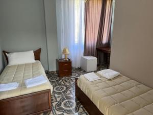 En eller flere senge i et værelse på SIRENA HOTEL