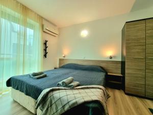 Ένα ή περισσότερα κρεβάτια σε δωμάτιο στο Compact Apartment Sarafovo to the Beach