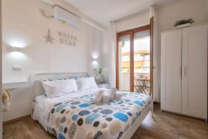 Voodi või voodid majutusasutuse White Star rooms holiday accomodation self check-in toas