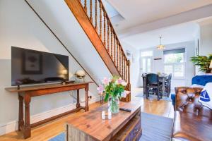 a living room with a tv and a couch at Pass the Keys Stunning Cottage in the Heart of Old Leigh in Southend-on-Sea