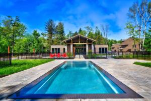 La alberca dentro o cerca de Verbier A - Mont-Tremblant Pool Spa and Gym