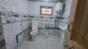 Koupelna v ubytování Shiva Homestay
