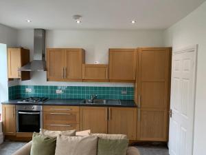 Η κουζίνα ή μικρή κουζίνα στο 2 double bedroom flat, central location
