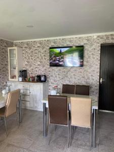 Cucina o angolo cottura di Old Tower Guesthouse - kafe ushguli