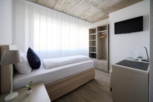 Postel nebo postele na pokoji v ubytování Aabach Hotel